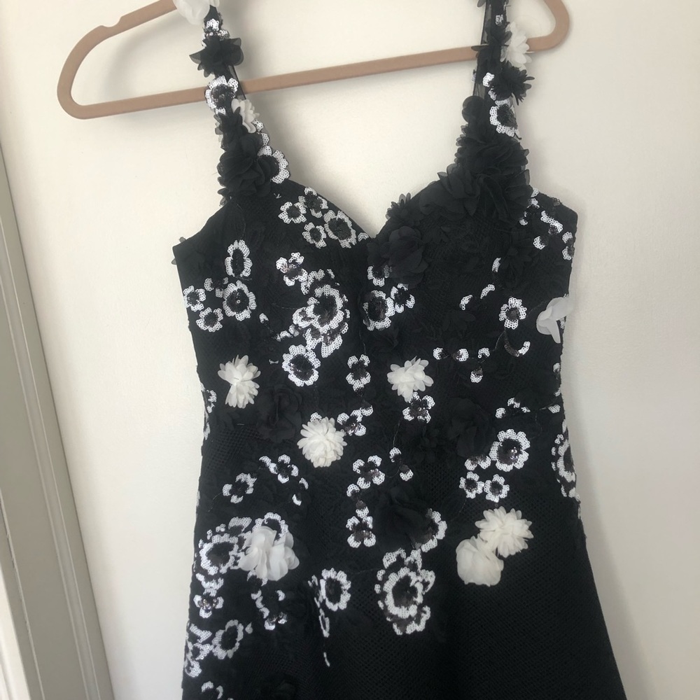 NEW- Teri Jon Embroidered Floral Midi Dress